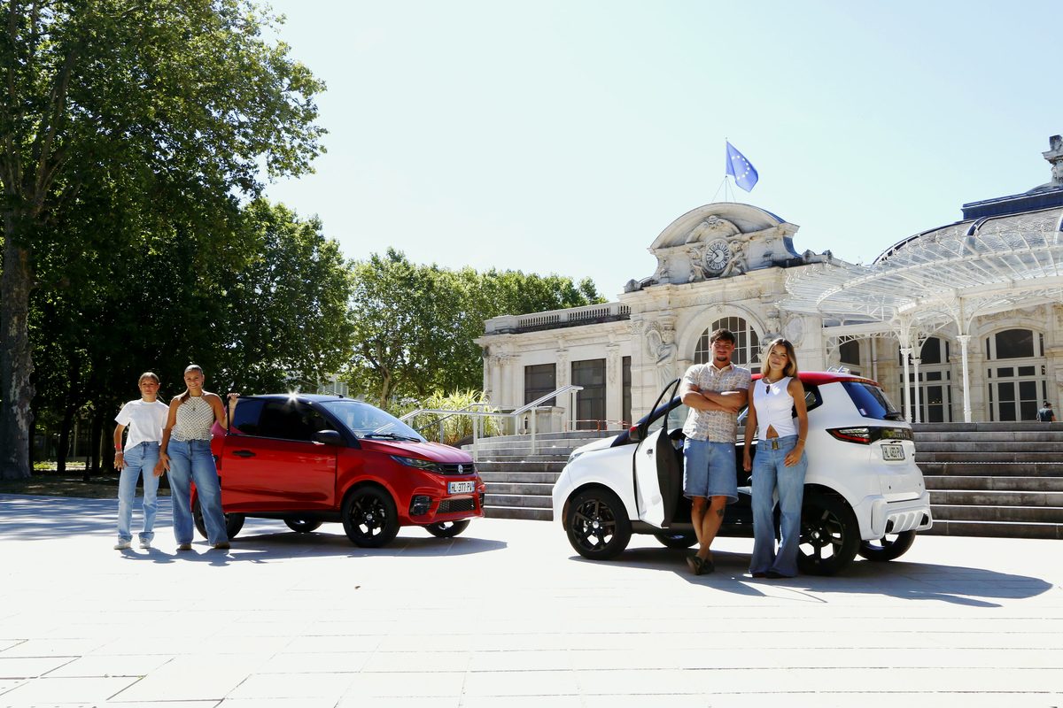 Jeunes conducteurs avec les voitures sans permis 100P Location